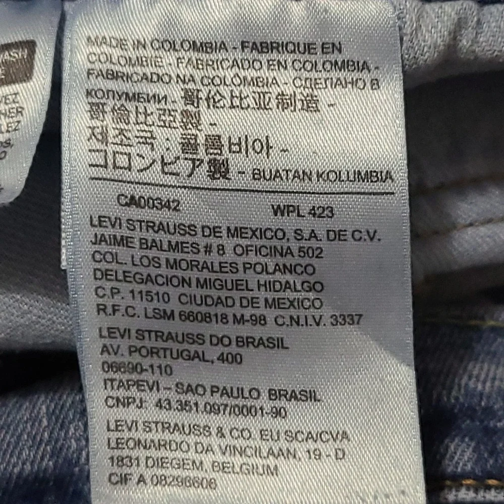 Levis these levi